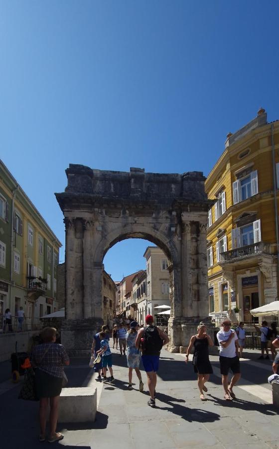 Mc Centar Apartman Appartement Pula Buitenkant foto
